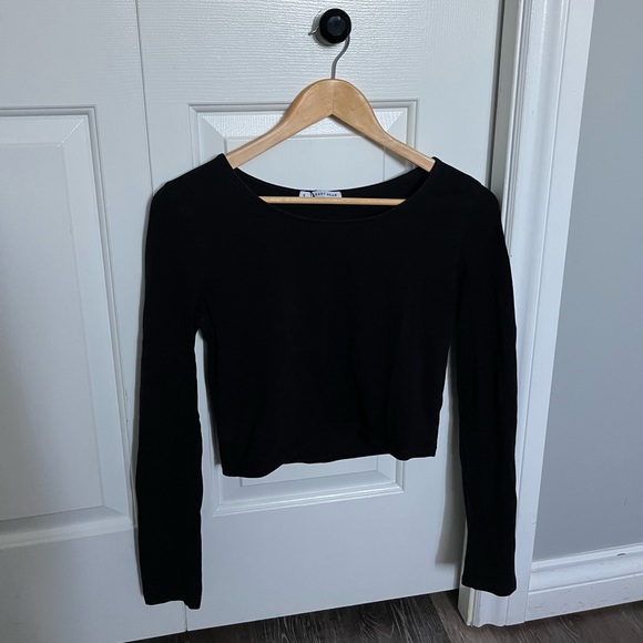 Long-sleeved black crop top - Picture 1 of 2